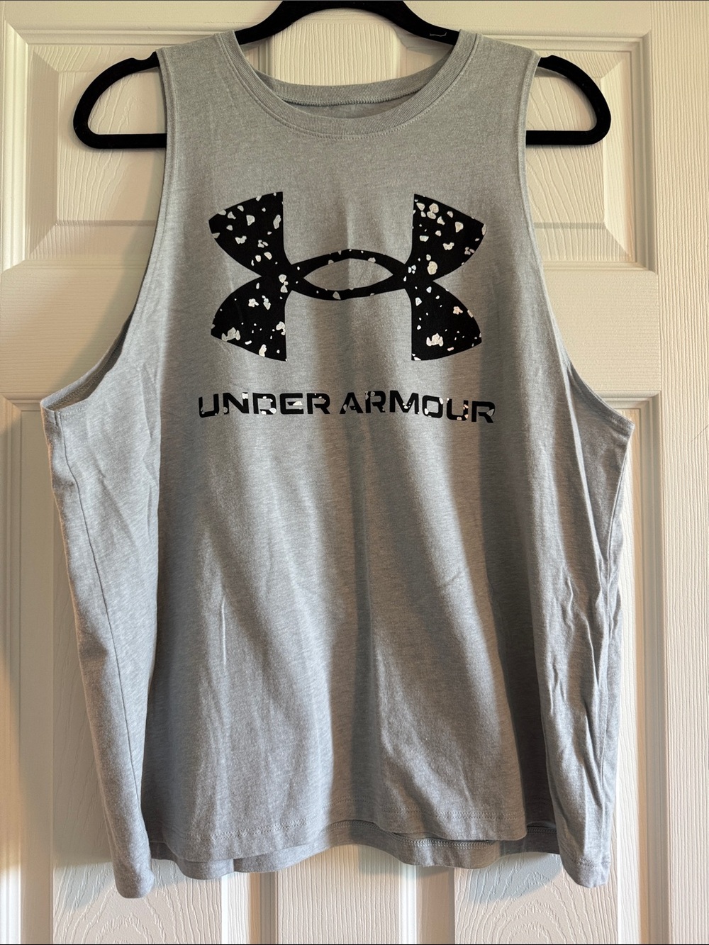 Under Armour Light Gray Sleeveless Muscle Tank with Black Speckled Logo